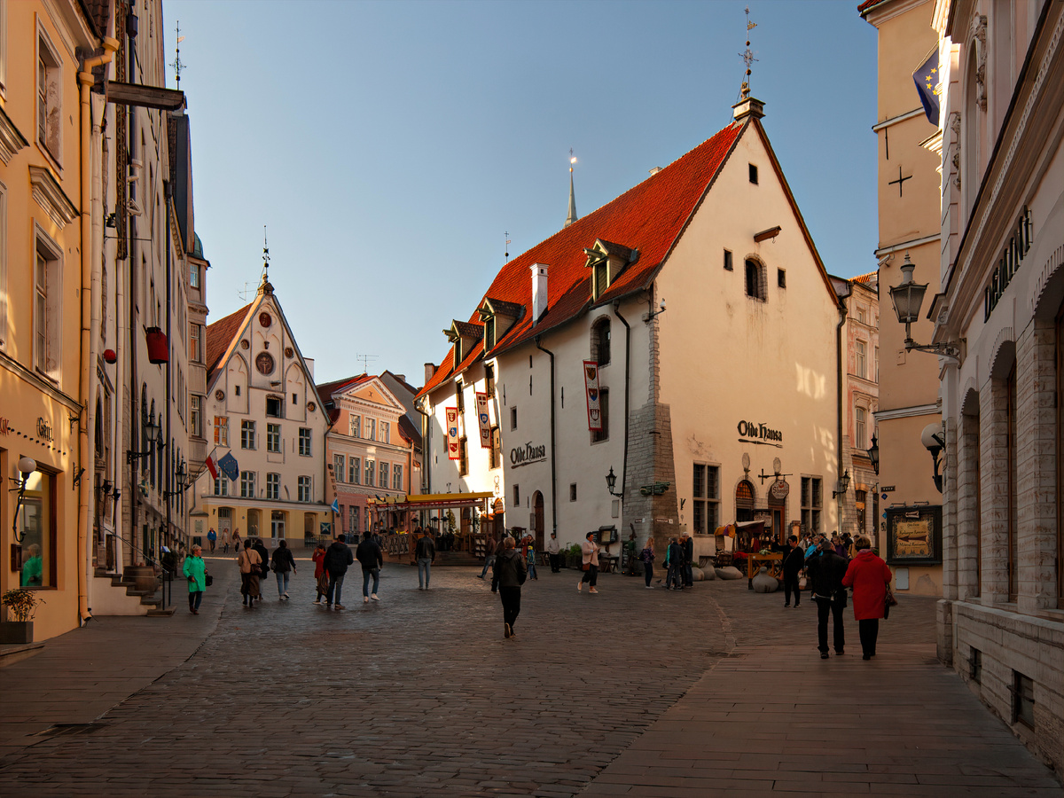 улочки старого Таллина, Пепперсак - слева, можно узнать по красному мешку с перцем