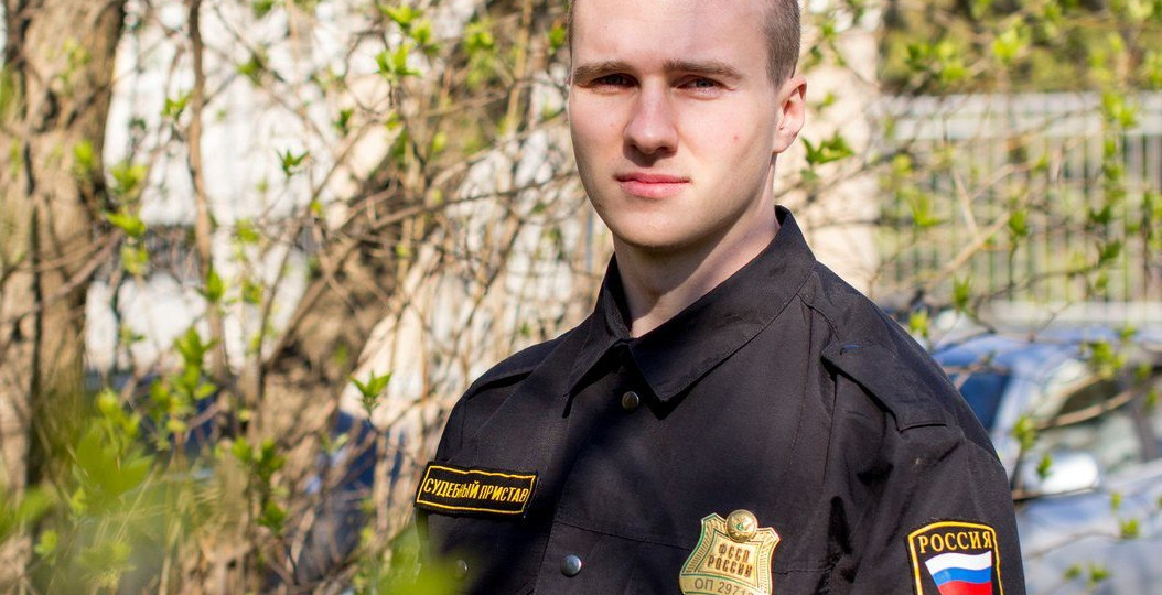 Судебный пристав спас девушку от разъяренного алабая