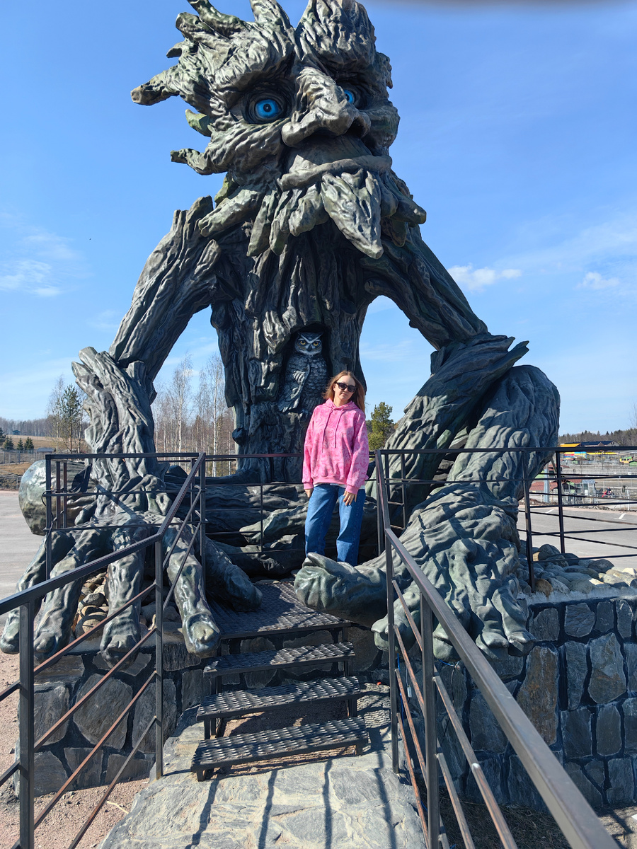 На парковке перед зоопарком