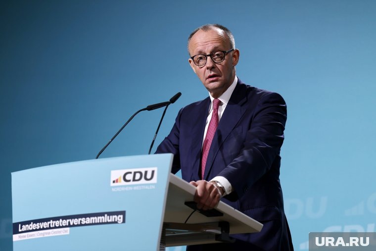 Изначально Мерц работал судьей
Фото: IMAGO/Christoph Hardt / www.imago-images.de / Global Look Press