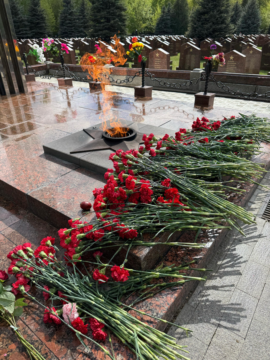 Фото автора как и все другие из семейного архива. Москва, май 2025г.Преображенское клад.бище