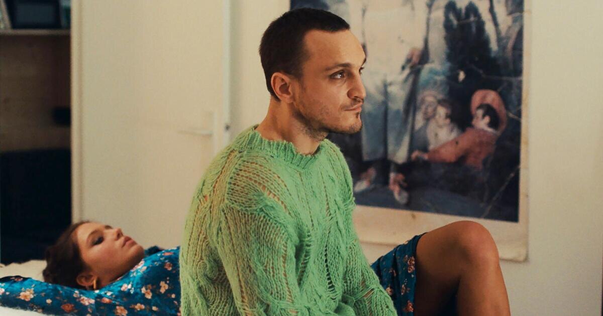 Роговский в образе Томаса в драме "Пассажи" (2023)