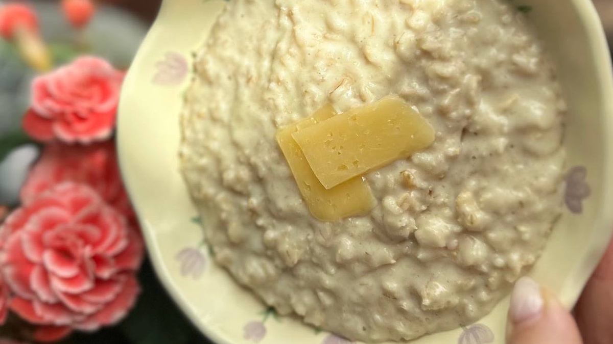 Высокобелковая овсянка с сыром - напишите в комметариях если нужен рецепт. В следующей статье расскажу все тонкости приготовления.