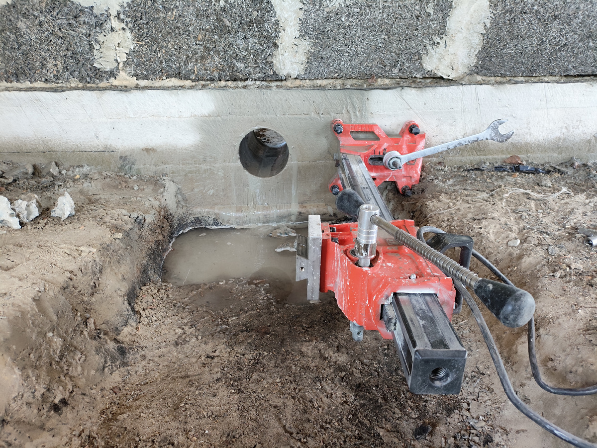 Алмазное бурение в бетоне. Глубина 450 мм. Диаметр 160 мм