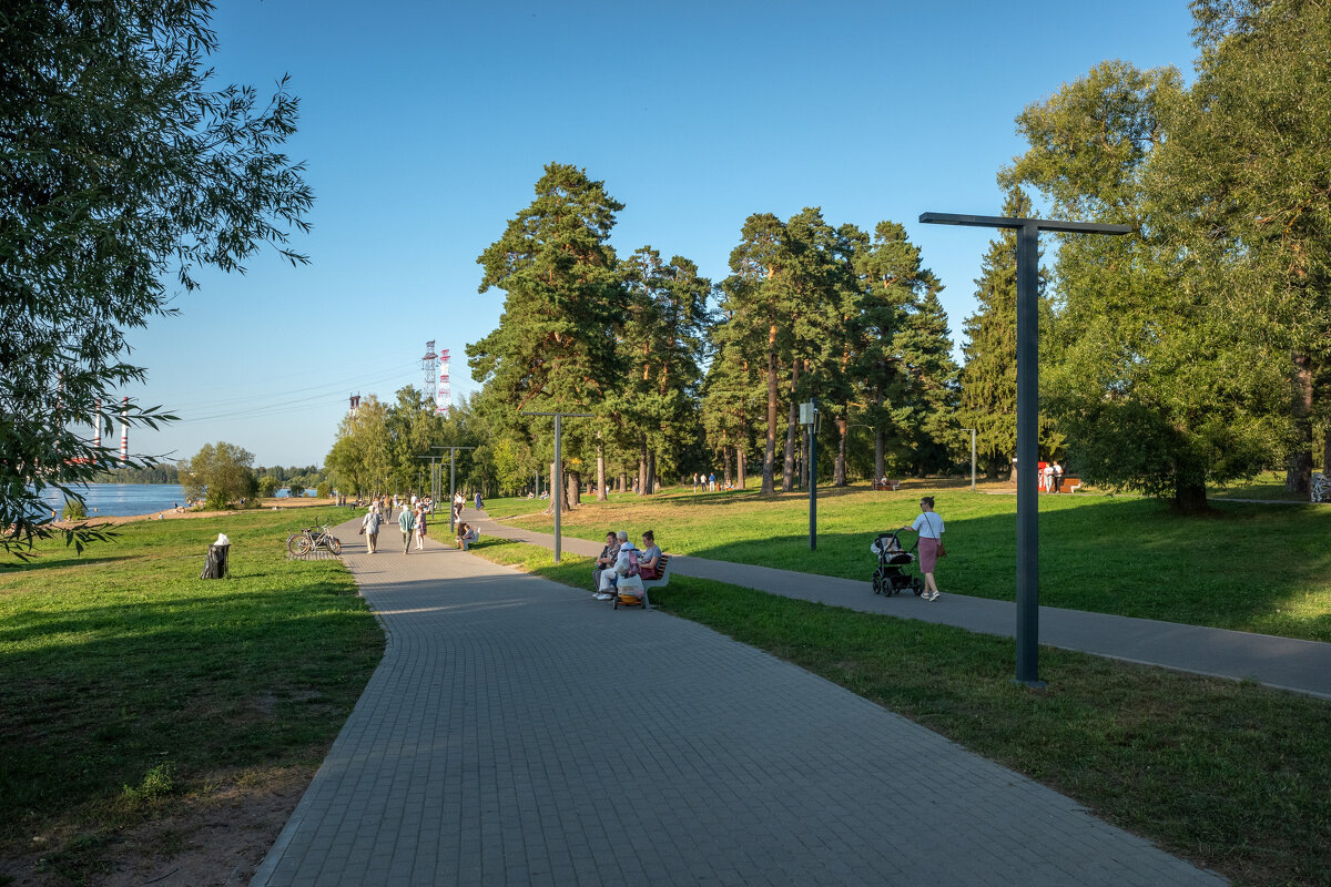 НАРОД ГУЛЯЕТ