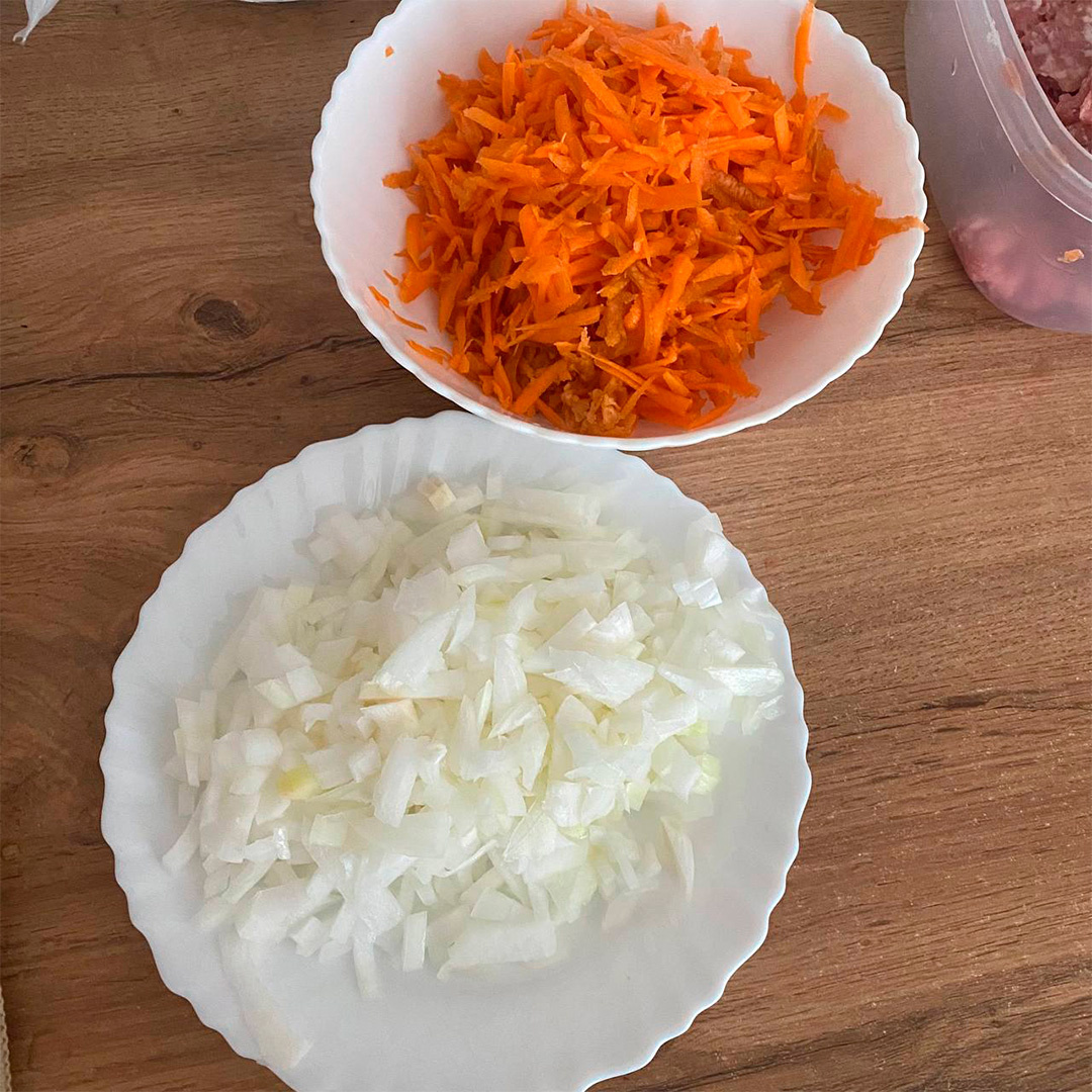 Нарезаем овощи