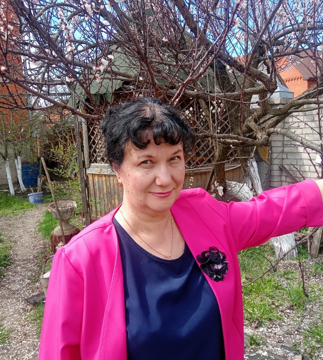 Я у цветущего абрикоса в нашем саду фото А.Гончарова