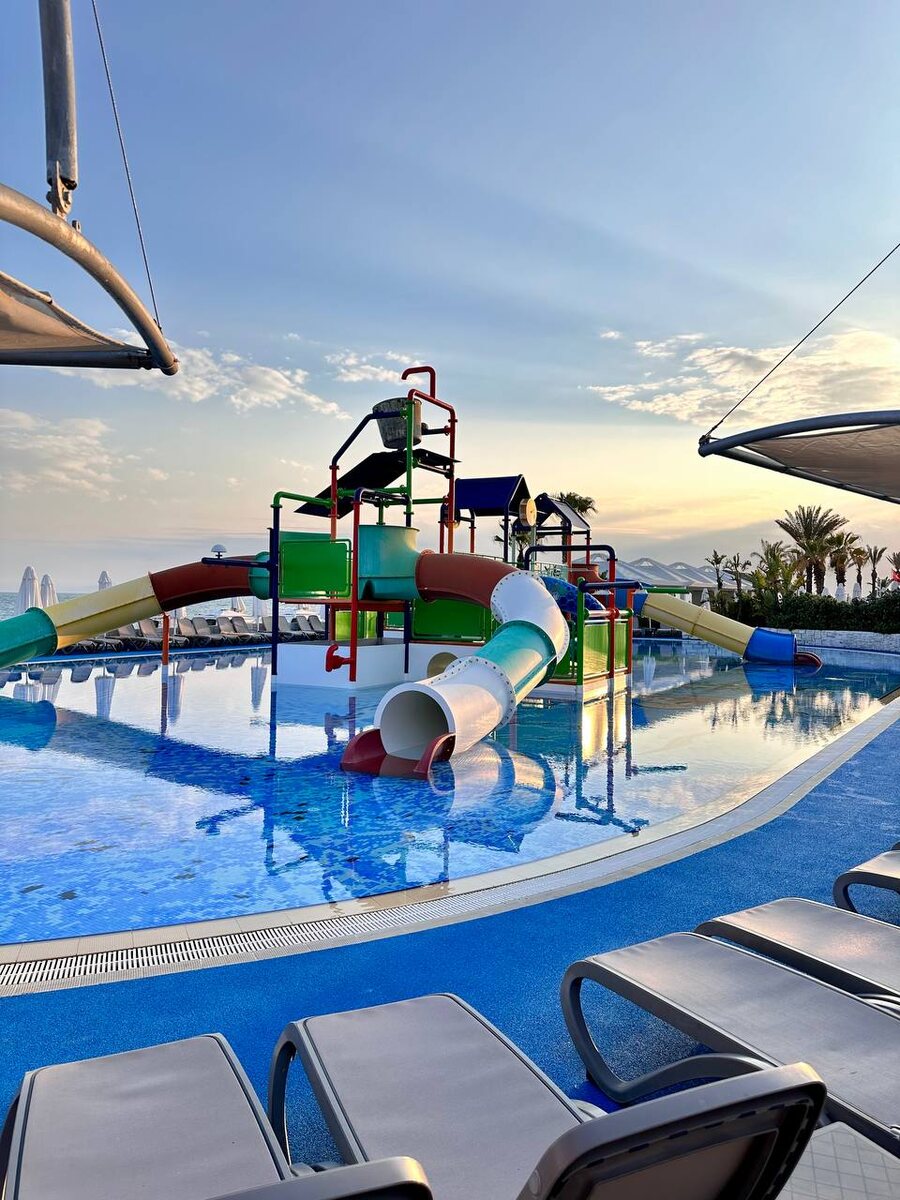 Детский бассейн с горками