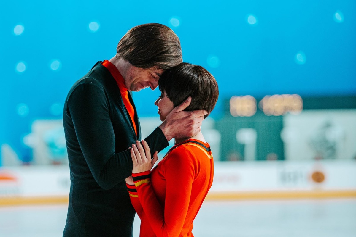 Иван Колесников и Владислава Самохина. Кадр из фильма «Роднина», 2025, реж. Константин Статский