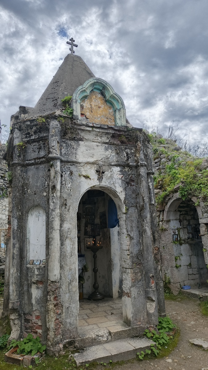 Анакопийская церковь Феодора Тирона. Май 2025. Фото автора.