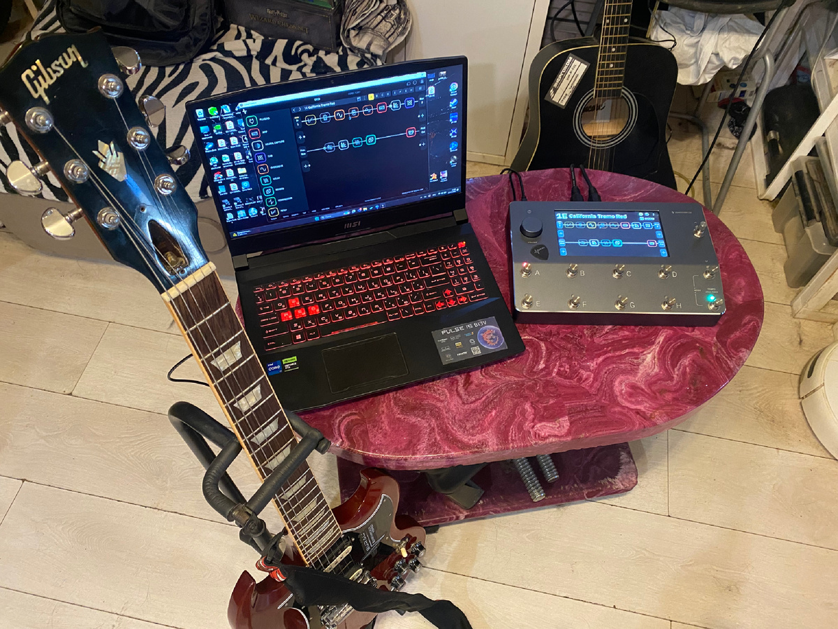 Компактность звука налицо - если поставить ноутбук и процессор рядом, по площади это займет ровно столько же, сколько раньше занимал Хеликс.