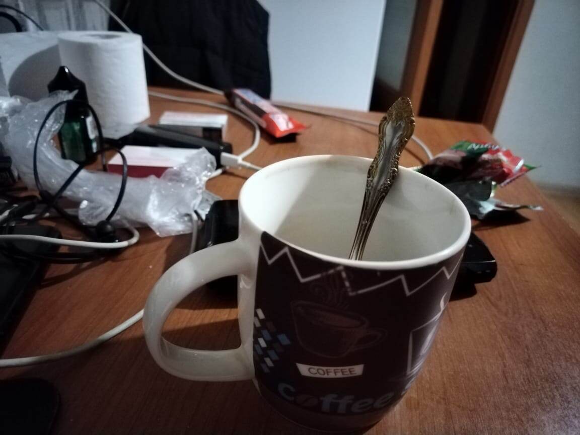 И не спрашивайте зачем мне на столе туалетная бумага. Это салфетки)