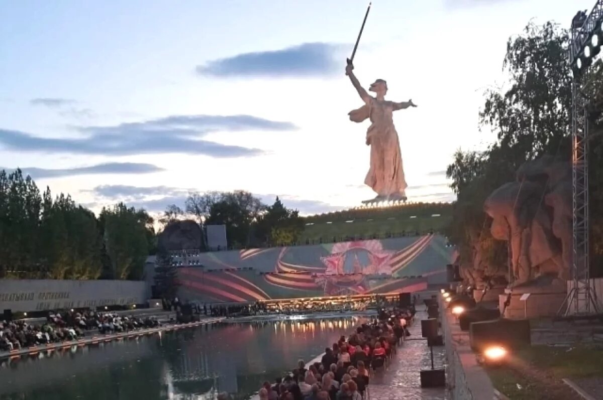    Ода героям.