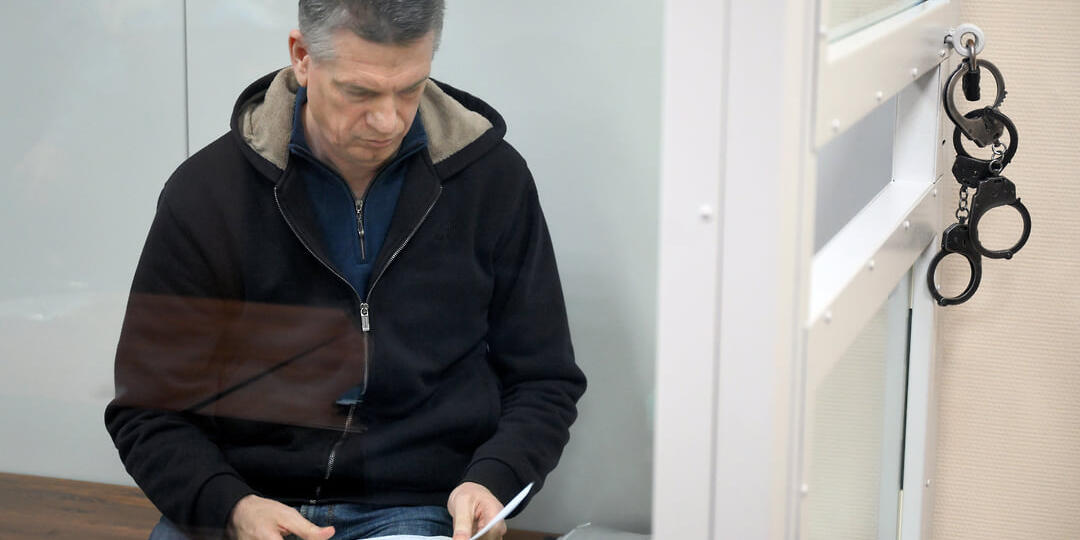 За папу-генерала расплачиваются дочки