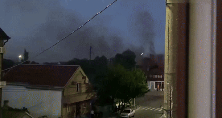 Террористы снова открыли огонь в центре Дербента. Видео: ТГ-канал "Царьград"