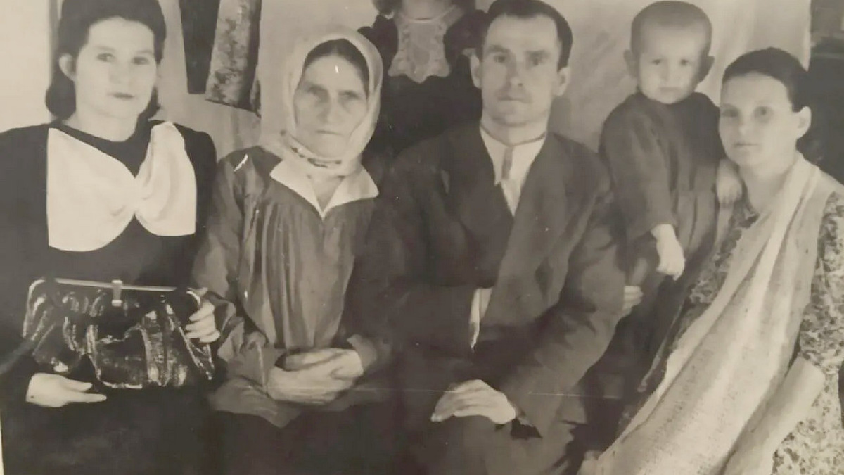 Мама в интересном положении.