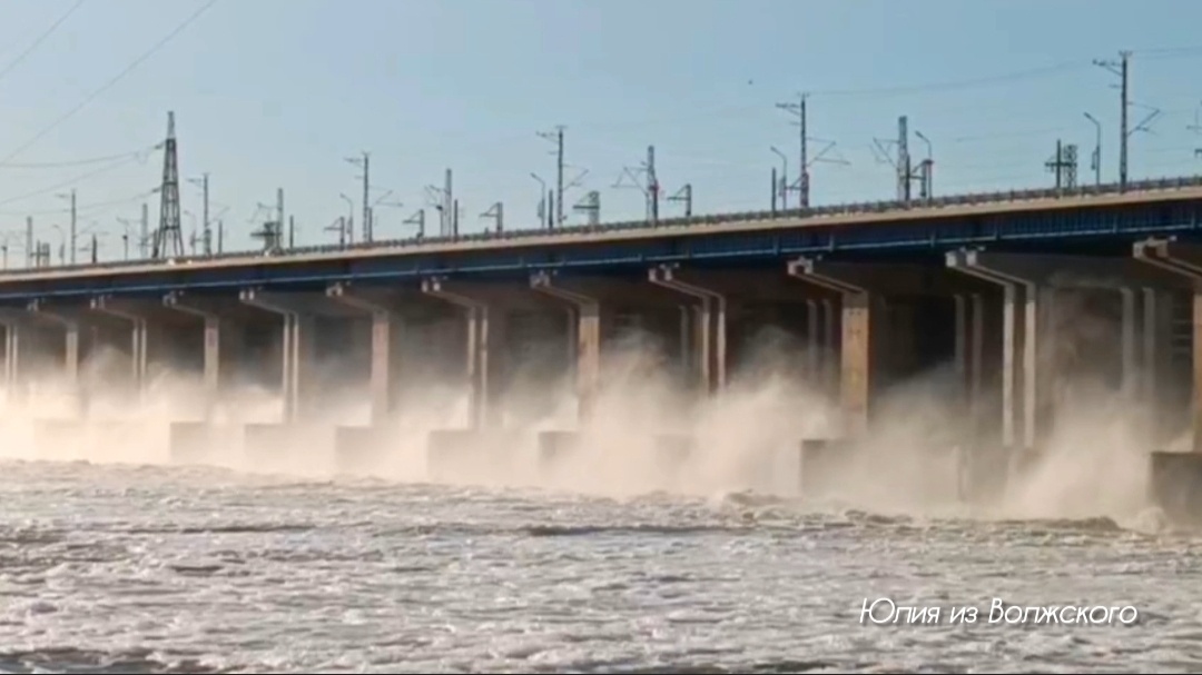 Сброс воды на Волжской ГЭС 6.05.2025