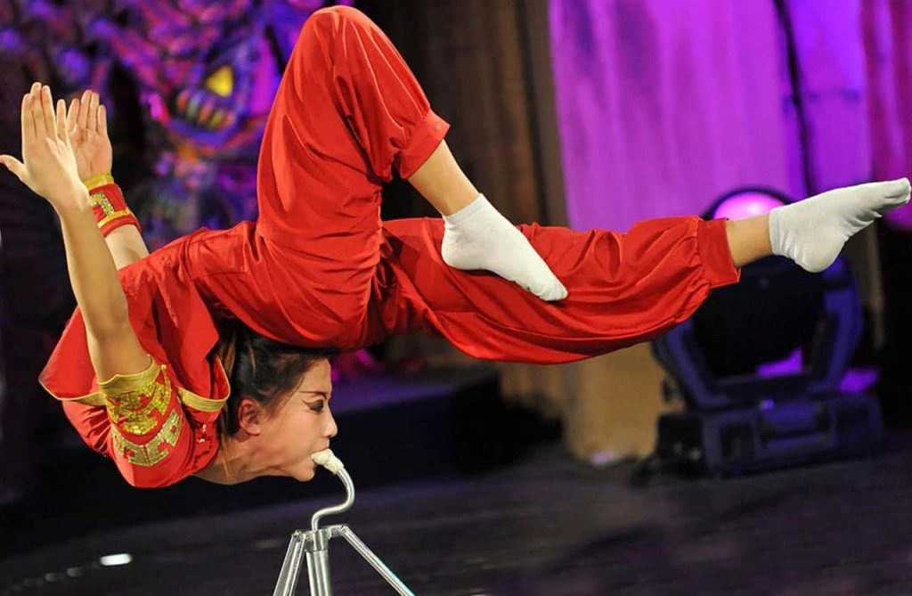 Китайский цирк, фото отсюда dkphoto.livejournal.com