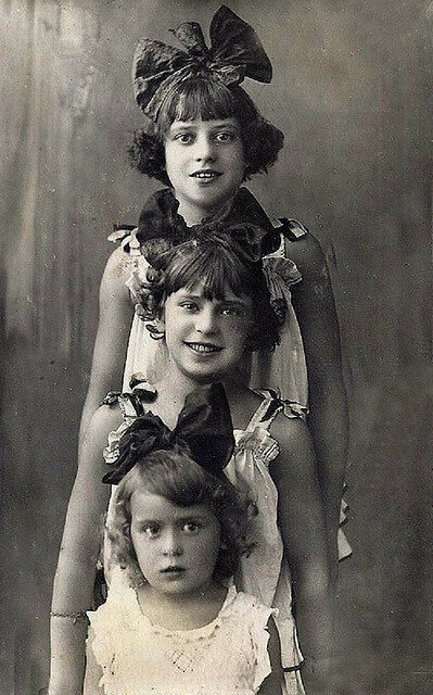 сверху вниз: Марта, Зоя, Клара.