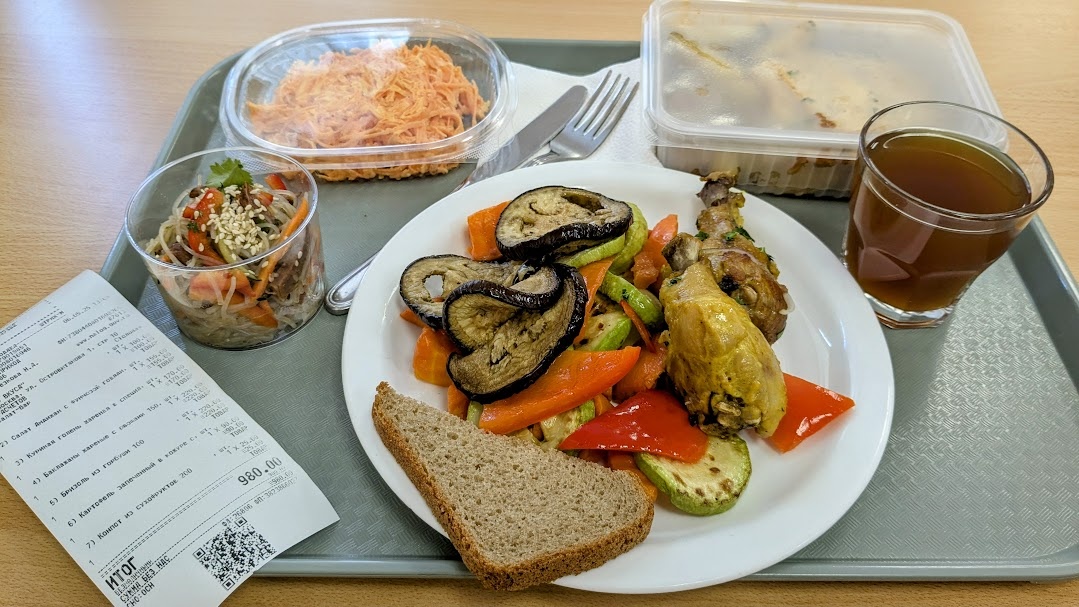 Обед из столовой Дело вкуса.  Еда в упаковке - с собой. Фото автора