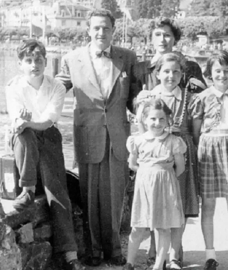 Юный Джо Дассен с семьей