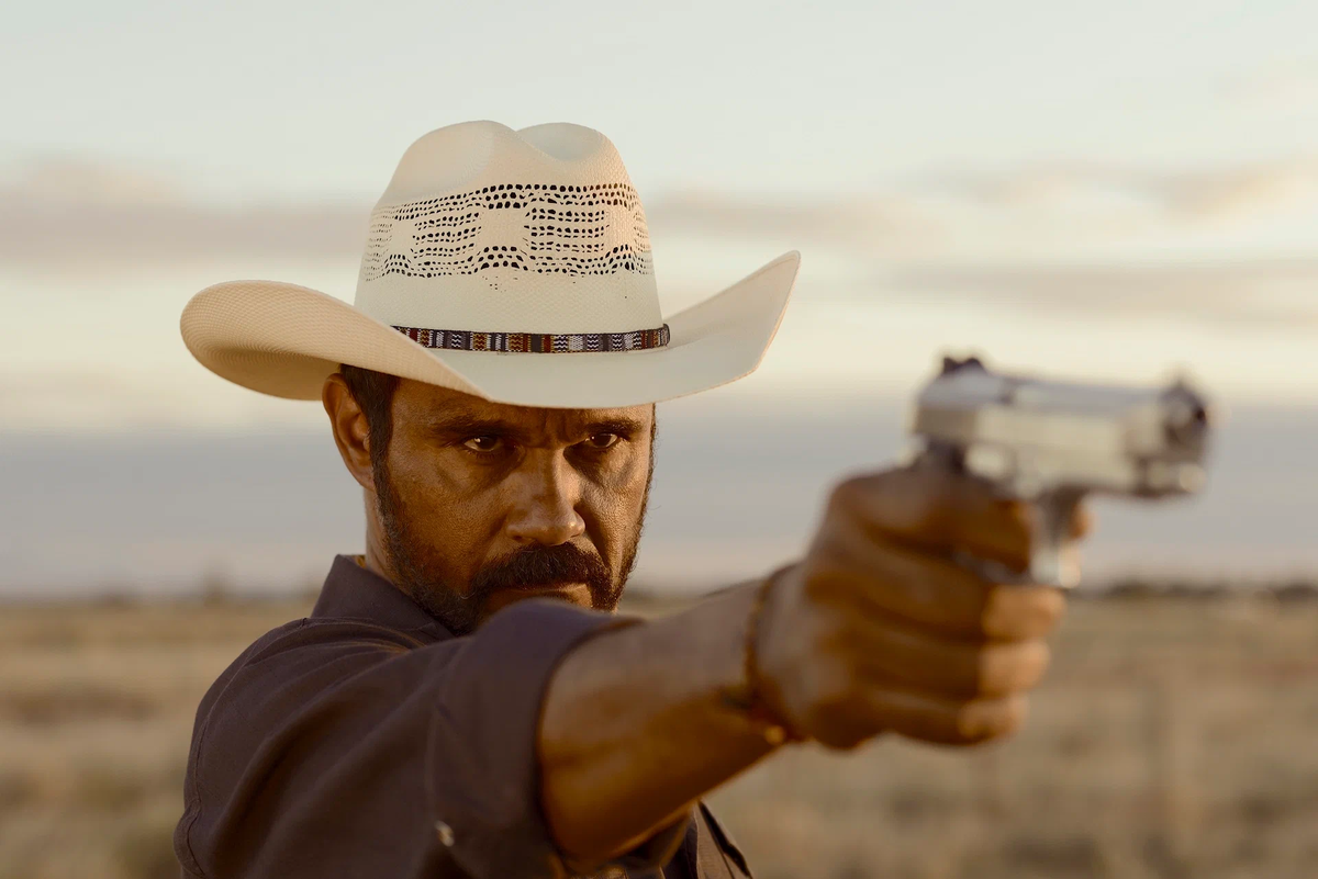 Кадр из фильма «Mystery Road». Режиссер: Иван Сен. Производство: Bunya Productions, Mystery Road Films, Screen Australia