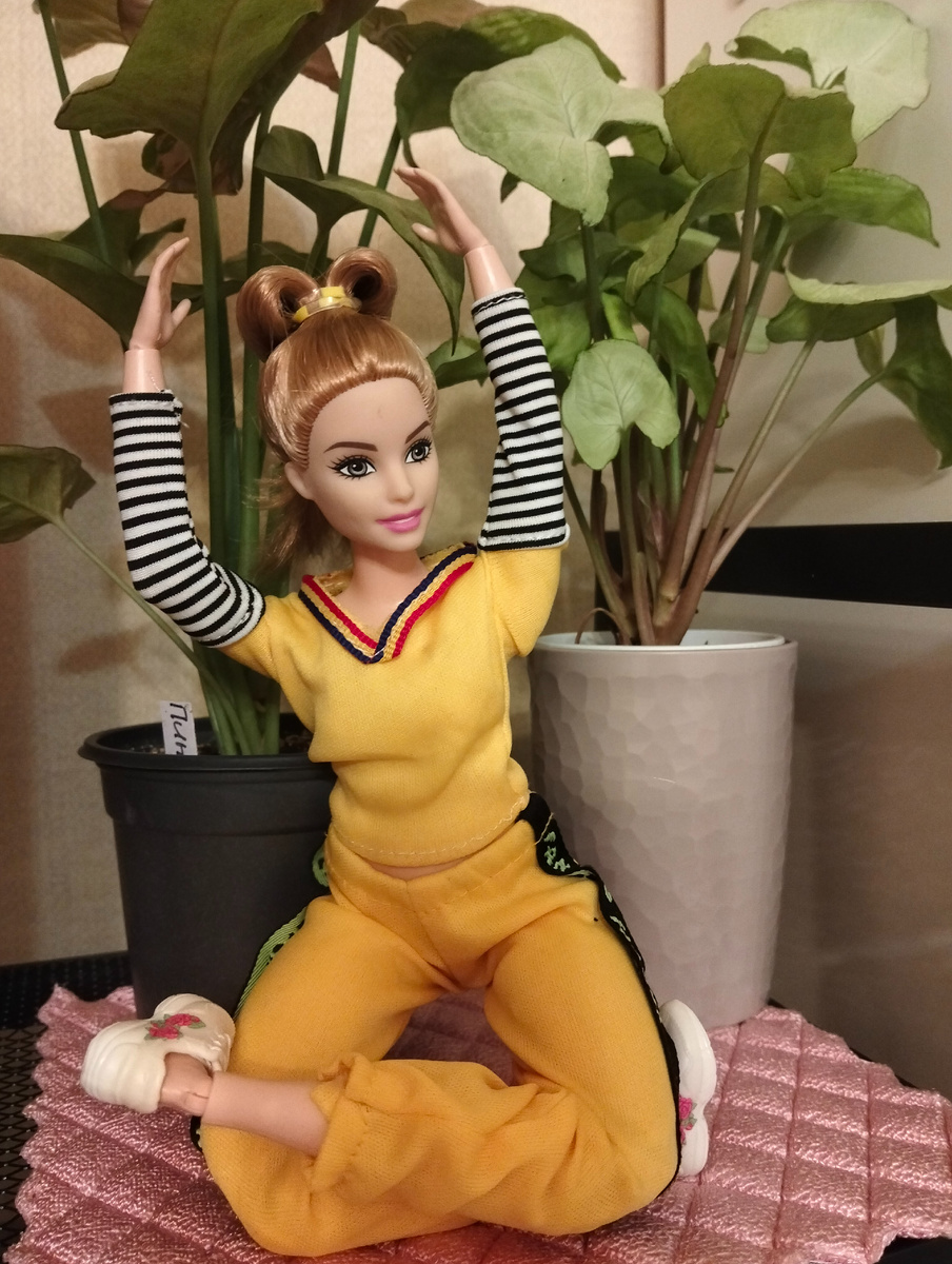 Джойс решила вспомнить йогу😁