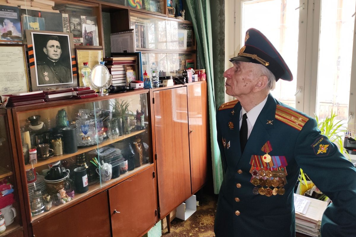    Дмитрий Михайлович Епифанов. Наедине с отцом. / Артем Гордеев.