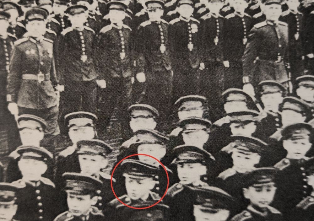    Суворовцы на Параде Победы. Дима Епифанов - третий слева во втором ряду. / Фото: Личный архив.