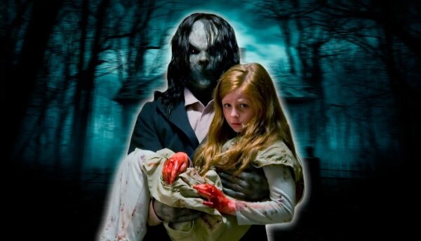 «Синистер» считается одним из самых кассовых ужастиков. Обложка © Коллаж © Life.ru, фото © «Шедеврум», © Кадр из фильма «Синистер», режиссёр Скотт Дерриксон / Kinopoisk