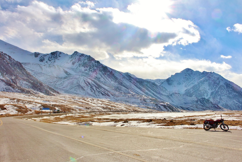 Кашмир - горный регион с труднодоступной местностью. Фото с pixabay