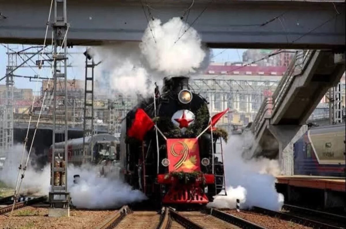    В Хабаровске встретили поезд Победы с военной техникой времён войны