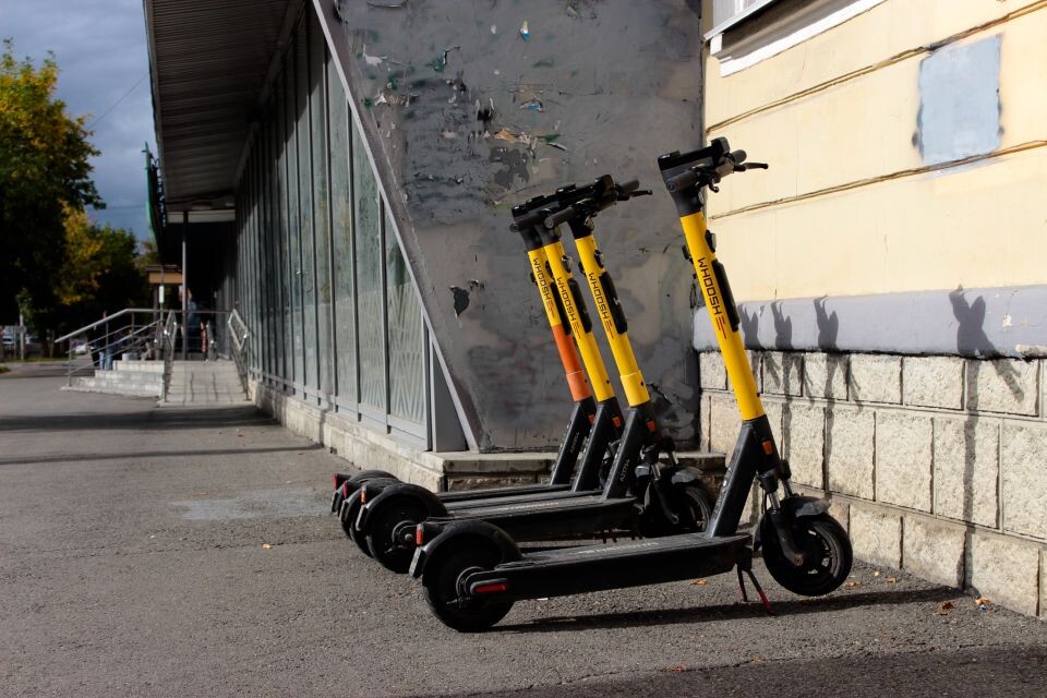    Электросамокаты на улицах Барнаула . Источник: Марина Евтушенко