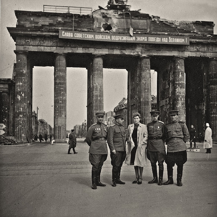 Елена Ржевская в Берлине, май 1945