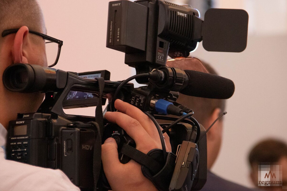    Оператор с видеокамерой / Источник: Анна Рыжкова © ИА REGNUM