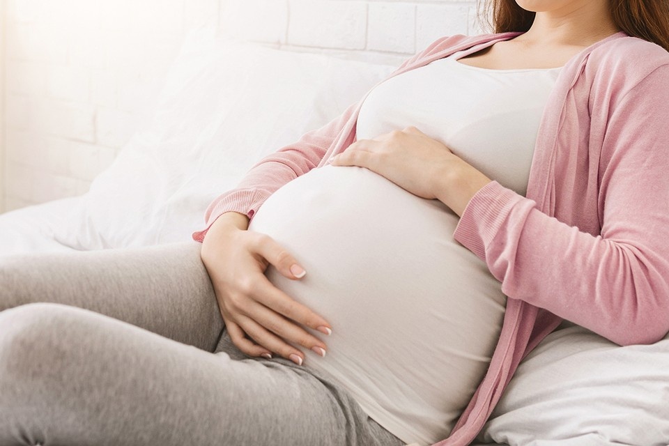    У беременных начинает расти уровень гормона пролактина, его еще называют «гормоном нежности». Shutterstock