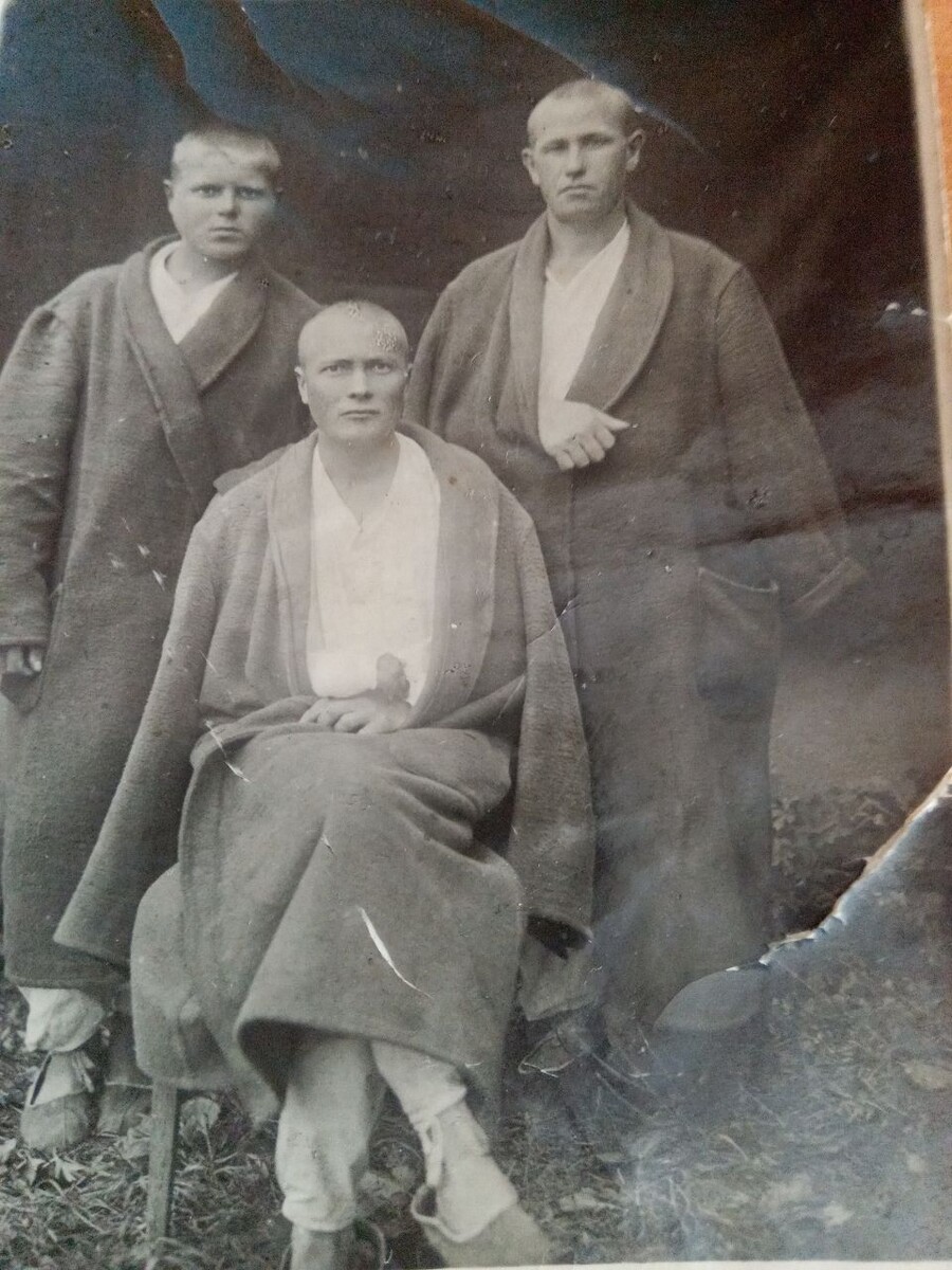 Вот эти щёки сверху и есть мой отец