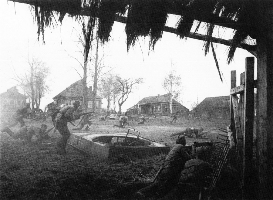 Дмитрий Бальтерманц. Бой за деревню. 1941. Источник: Собрание Мультимедиа Арт Музея, Москва