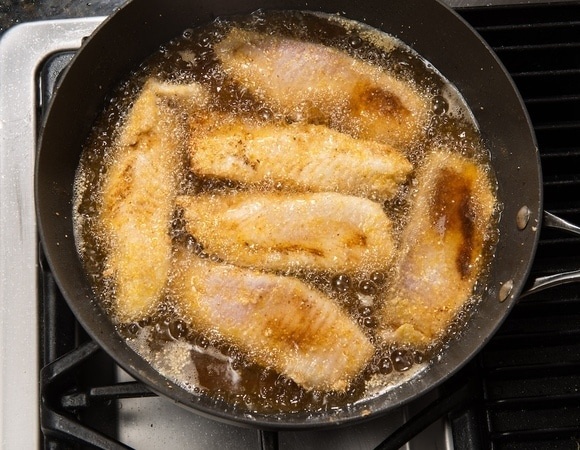 На каком масле жарить рыбу, чтобы не испортить ее вкус: шеф-повар все разъяснил