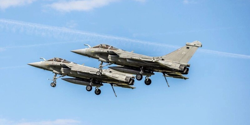 самолёты в небе.  фото: картинки яндекса.