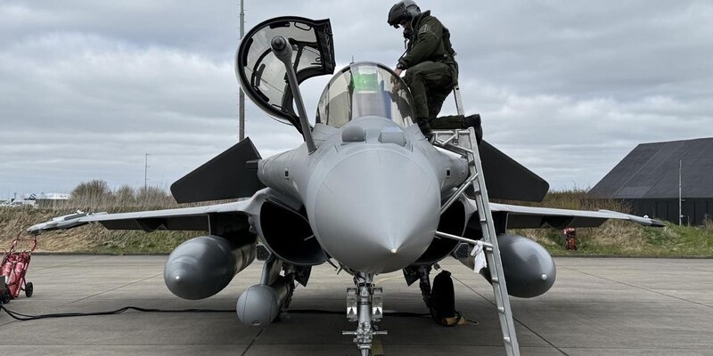 самолёт на обслуживании. фото: картинки яндекс.а