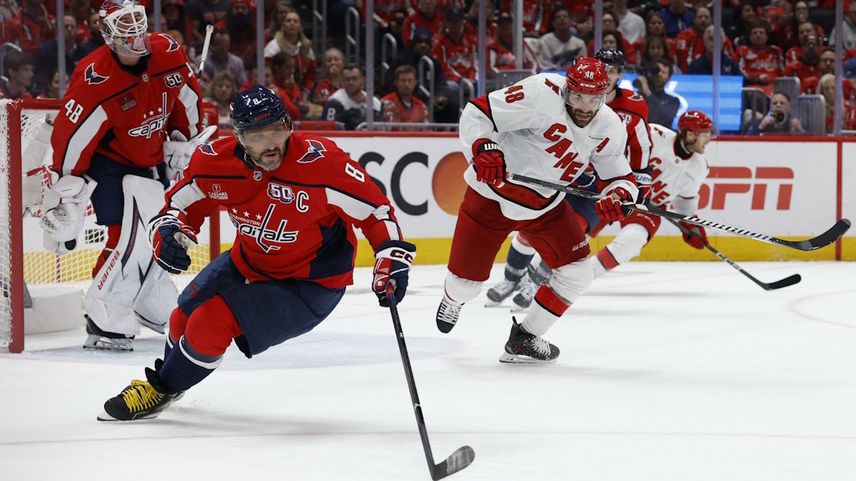    Александр Овечкин в матче "Вашингтон" - Каролина" в ночь на 7 мая 2025 года. Фото: REUTERS