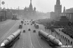     С 1965 года 9 мая вновь стал выходным и получил масштабный характер — с парадами, шествиями ветеранов и массовыми мероприятиями URA.RU