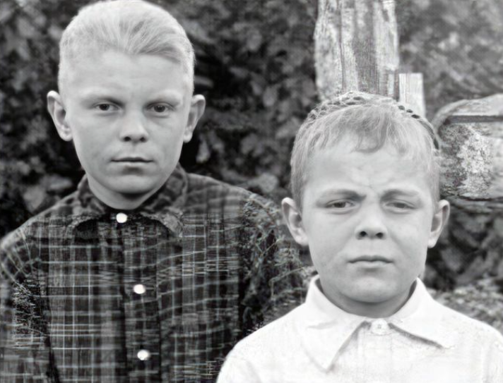Юрий Назаров в детстве (с младшим братом Борисом)