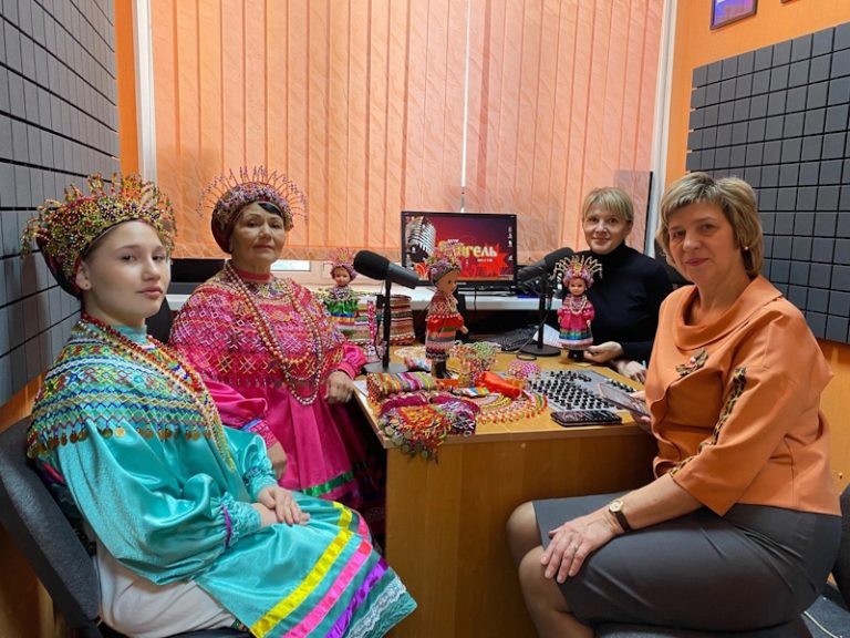    В состав медиахолдинга "Известия Мордовии" входит радио "Вайгель". Радиопрограммы выходят на эрзянском и мокшанском языках. Поздравляем коллег! -