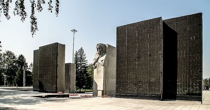 Монумент Славы — первый в стране мемориальный комплекс, на котором были размещены фамилии земляков, погибших в годы Великой Отечественной войны.