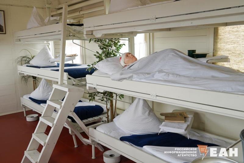    Нижняя полка была для тяжелораненых