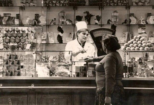 Универмаг-гастроном в 1930 годы. Из открытых источников