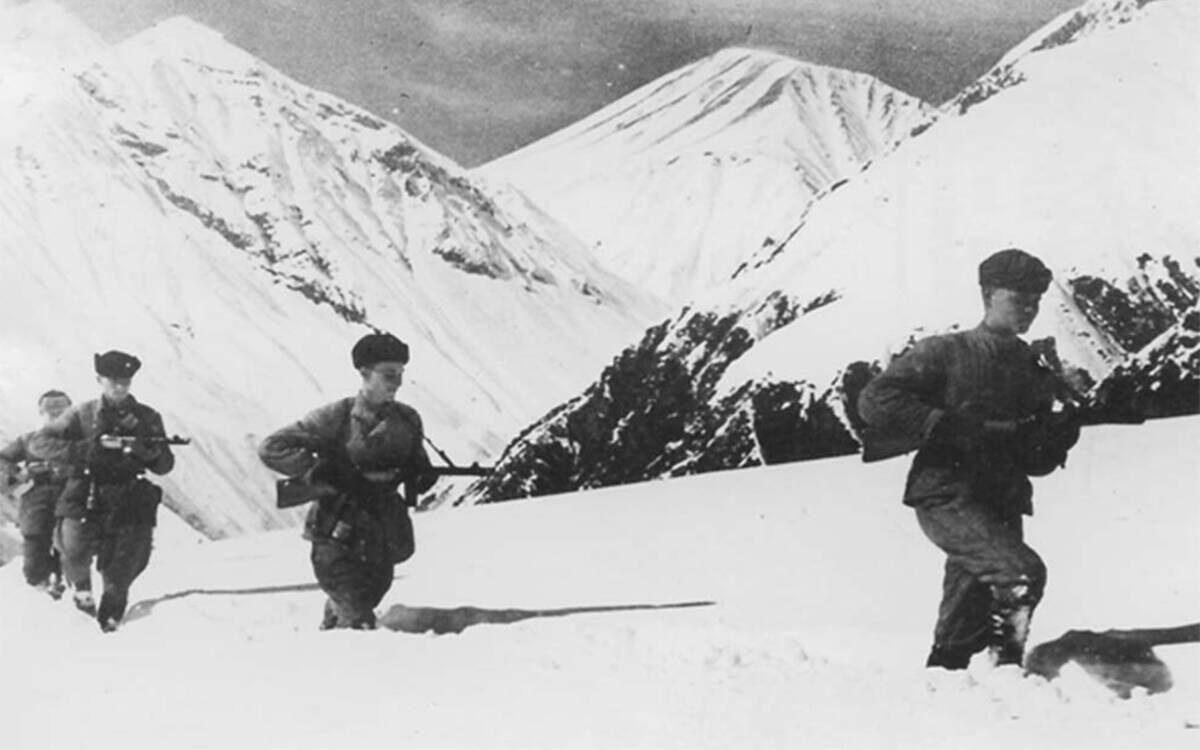Отряды НКВД успешно вели деятельность в гористой местности, пресекая попытки неприятеля прорваться через перевалы во время битвы за КавказФото: rosguard.gov.ru
