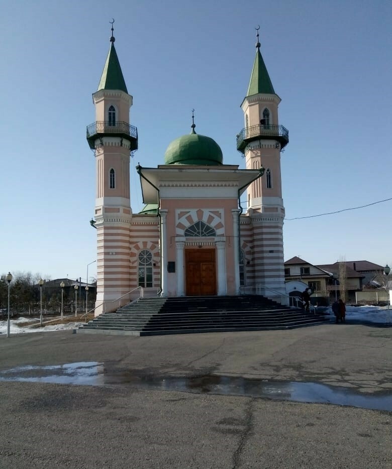 
Двухминаретная мечеть. Источник: ru.wikipedia.org